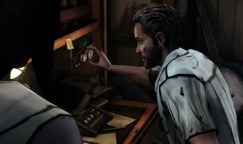 Pete e Michonne usando o rádio do navio