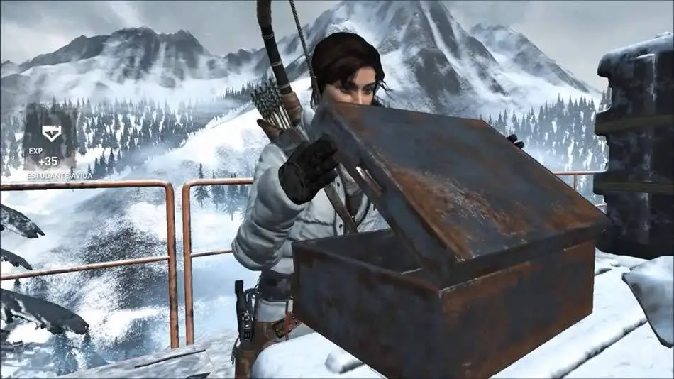 Lara abrindo caixa em Rise of The Tomb Raider