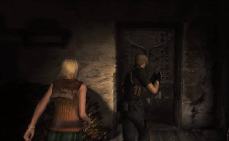 Ashley e Leon correndo em direção a uma porta em Resident Evil 4