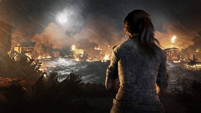 Lara de costas na chuva Shadow of the Tomb Raider