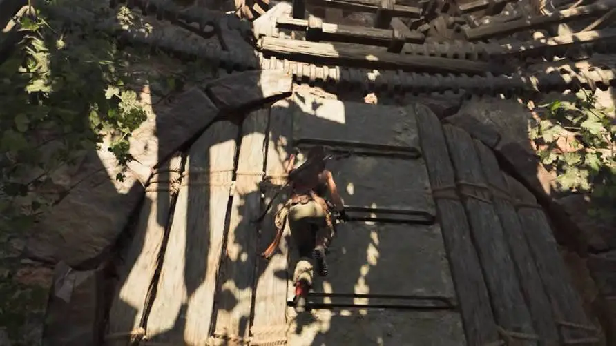 Lara Croft escalando escada giratória Shadow of the Tomb Raider