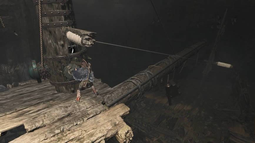 Soltando o falconete no navio em Shadow of the Tomb Raider