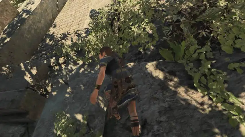 Lara escalando em Shadow of the Tomb Raider