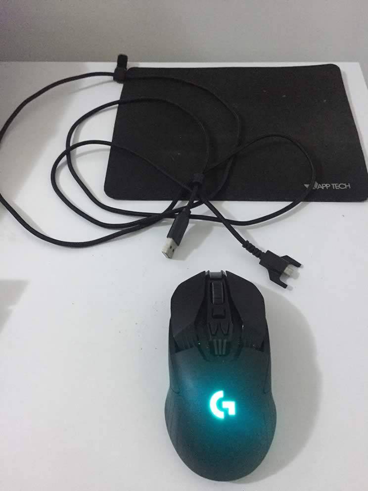 Mouse G903 e o seu cabo avulso